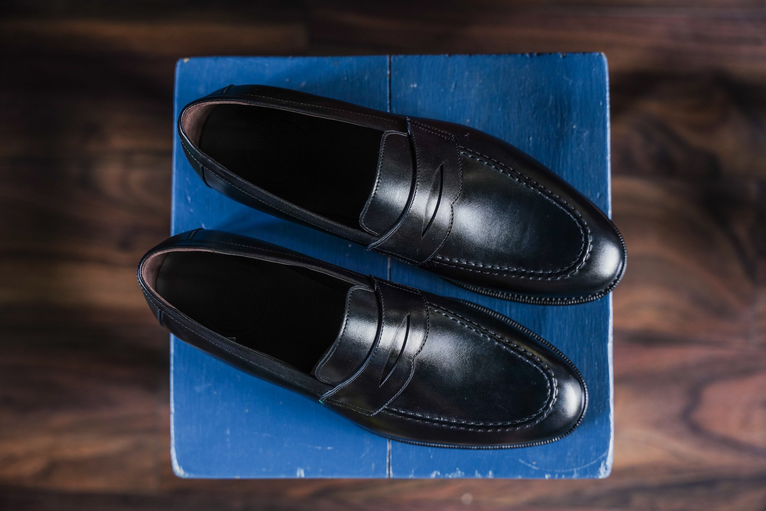 Mens-Robinson-Kilkenny-Shoes-1850-02-Black-Calf-Lifestyle1