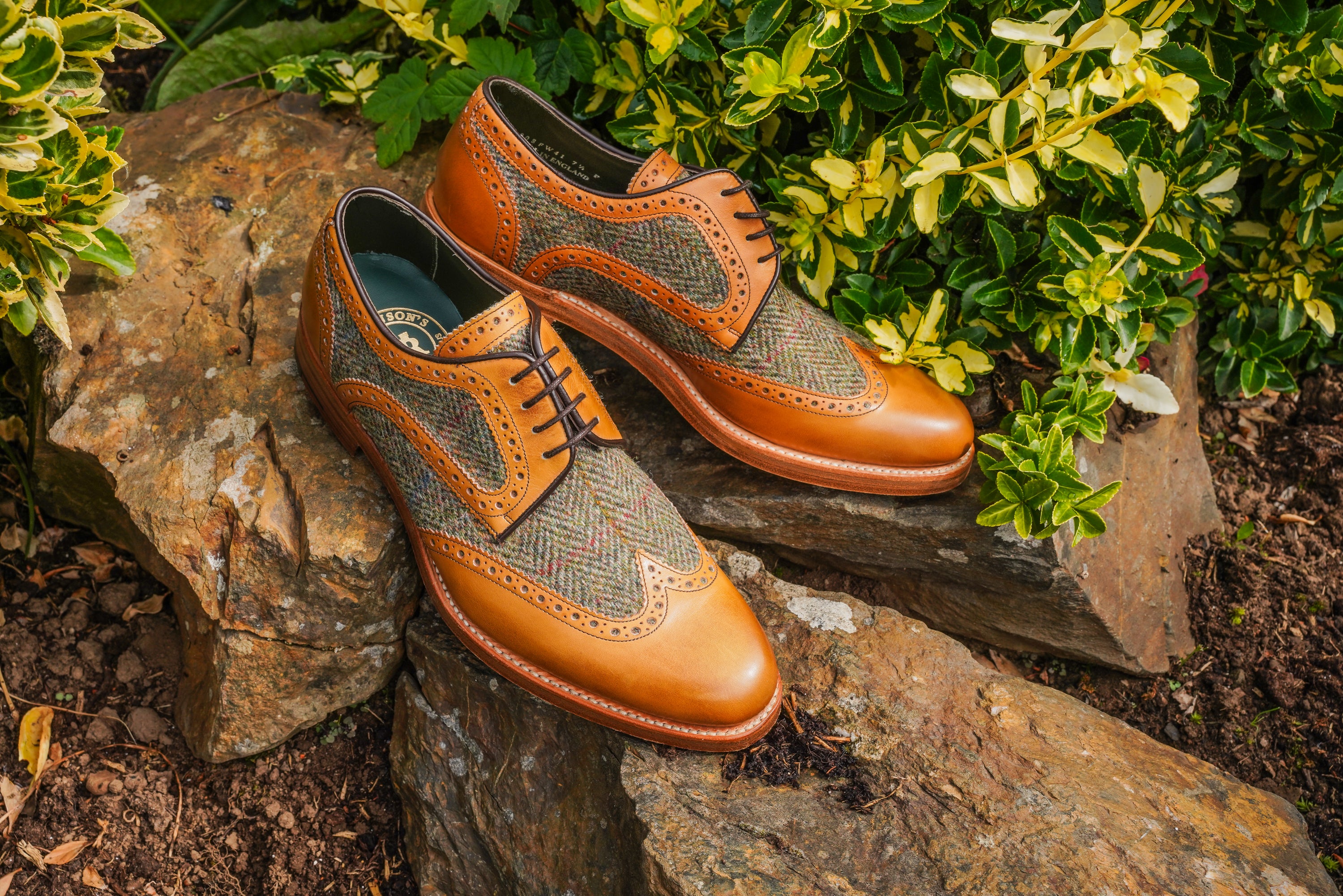 Mens-Robinson-Tarbert-Sboes-4008FW41-CedarCalf_GreenHarrisTweed-Lifestyle1