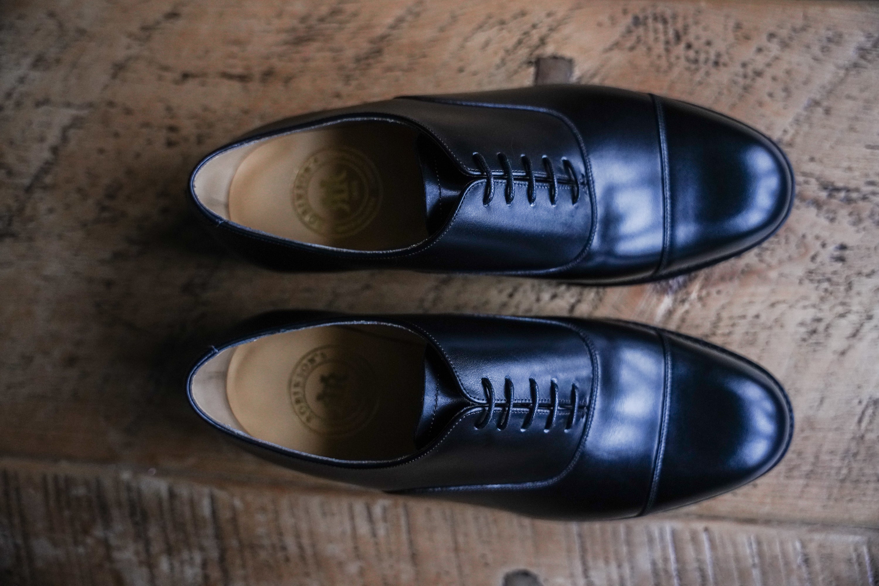 mens-robinson-tipperary-shoes-4838hw10-black-calf-lifestyle1