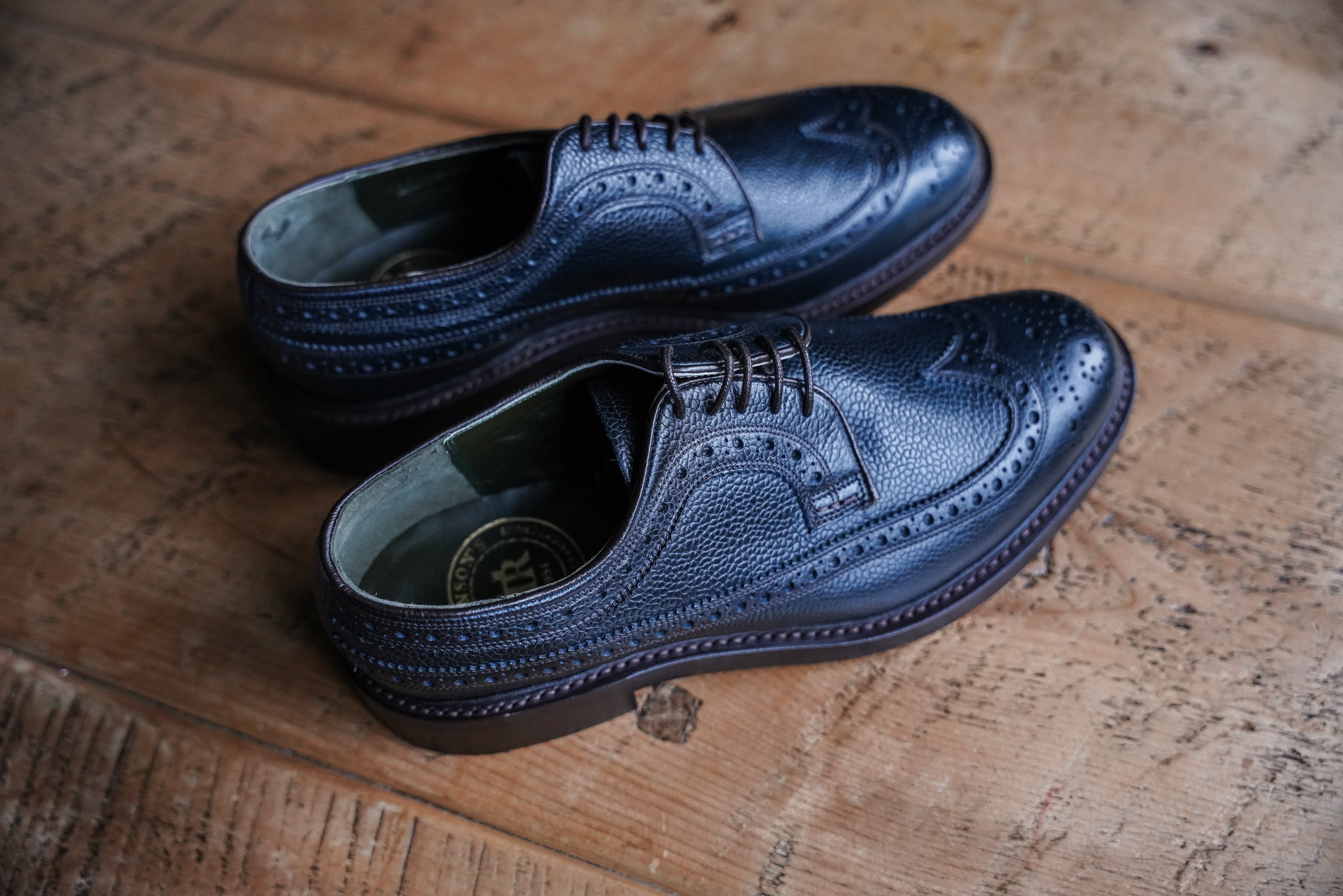 mens-robinson_s-andrew-jackson-shoes-1485gw31-navy-grain-lifestyle2