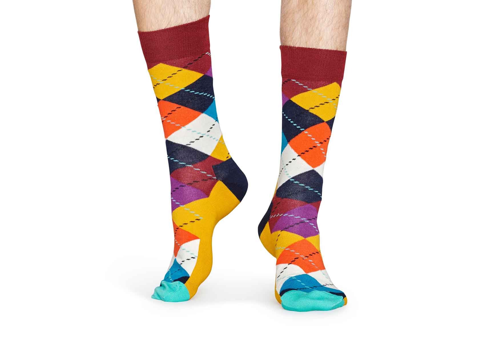 mens_happy-socks_argyle_accessories_ary01-2701_burgundy_lifestyle