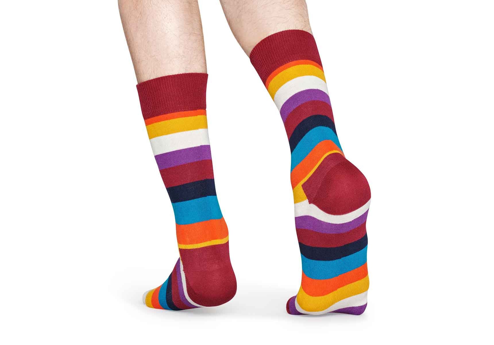 mens_happy-socks_stripes_accessories_str01-4550_burgundy_lifestyle