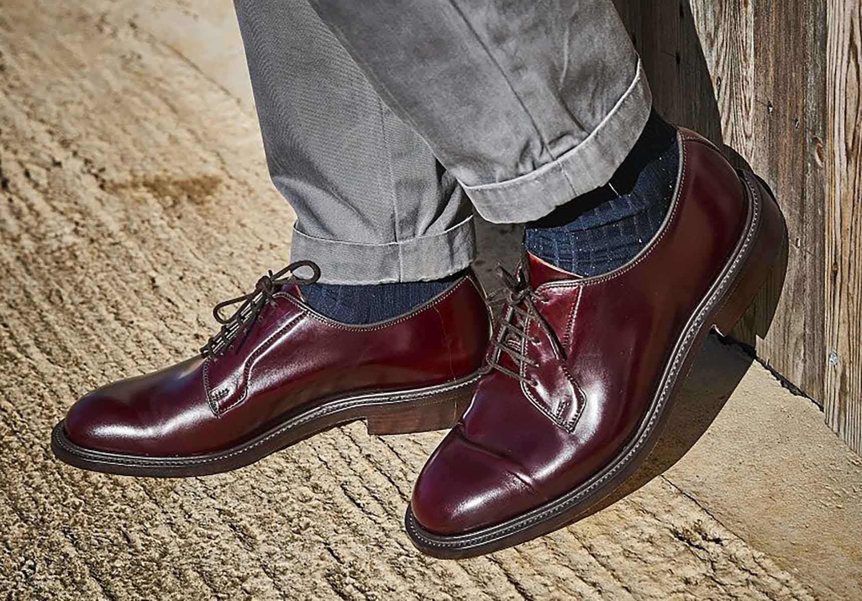mens_trickers_robert_361642_shoes_burgundy_lifestyle